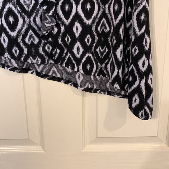 Sweet Clarity Black and White Sleeveless Top Asymmetrical L/XL - Picture 2 of 3